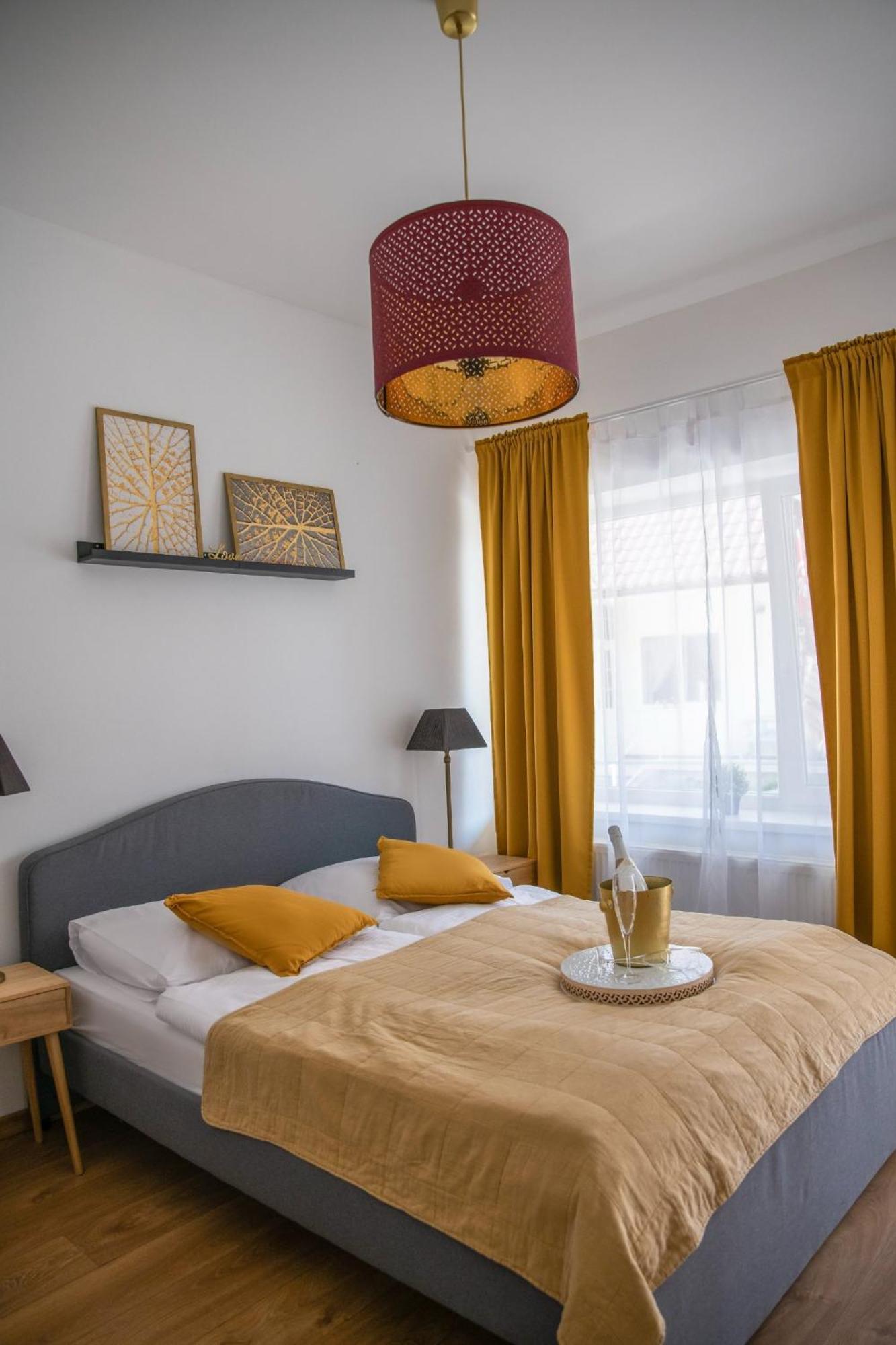 Ako Doma Hotel Poltar Ngoại thất bức ảnh